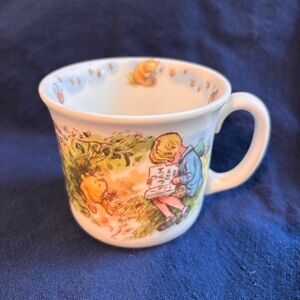 Royal Doulton Classic Winnie the Pooh Cup Christopher Piglet Rabbit Bees Vintage